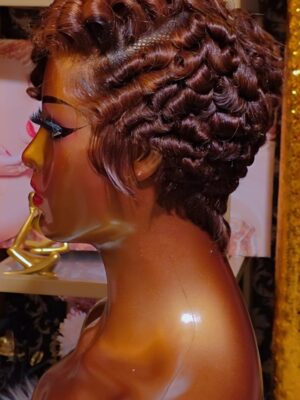 Parrucca pixie con morbidi ricci color moka